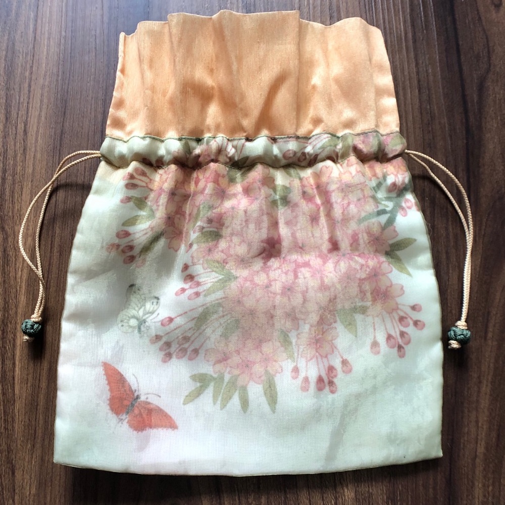 Silky drawstring pouch